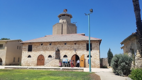 החצר במרחביה